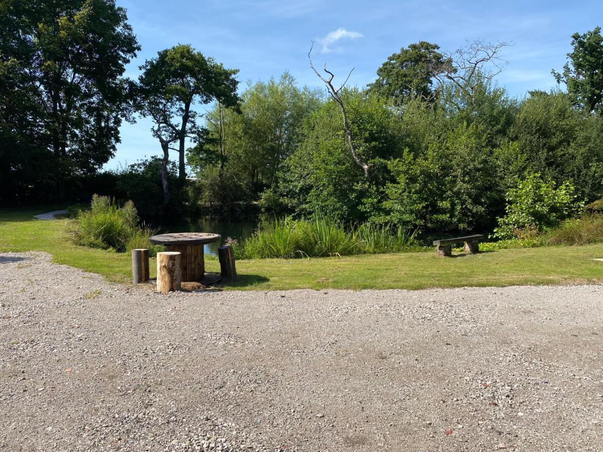 Kingfisher Cabin - Wild Escapes Wrenbury Off Grid Glamping - Ages 12 And Over Baddiley Ngoại thất bức ảnh
