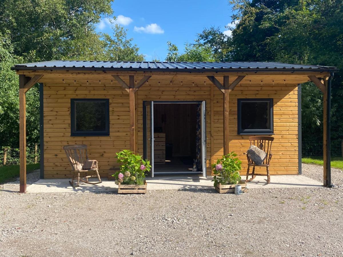 Kingfisher Cabin - Wild Escapes Wrenbury Off Grid Glamping - Ages 12 And Over Baddiley Ngoại thất bức ảnh