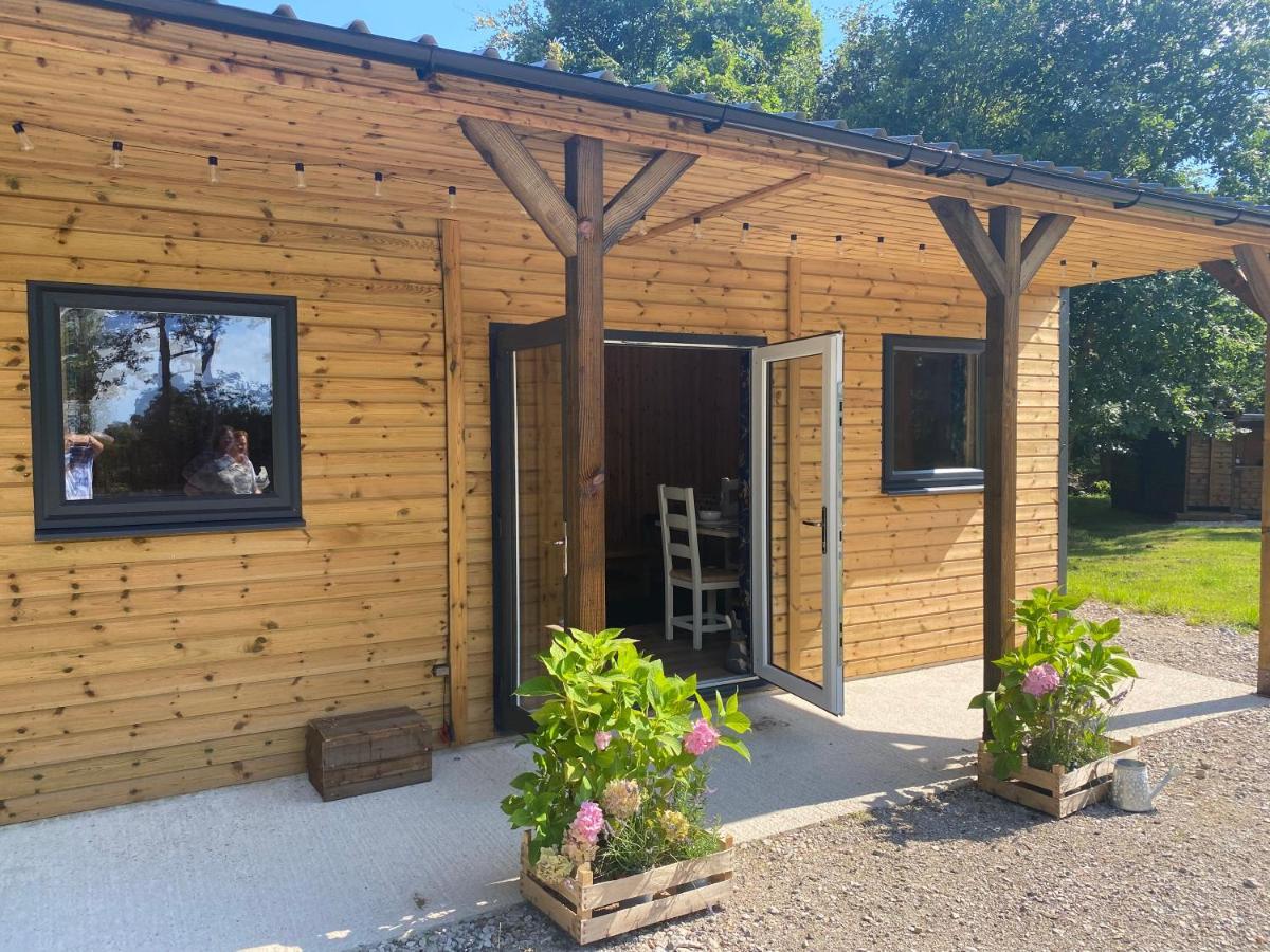 Kingfisher Cabin - Wild Escapes Wrenbury Off Grid Glamping - Ages 12 And Over Baddiley Ngoại thất bức ảnh
